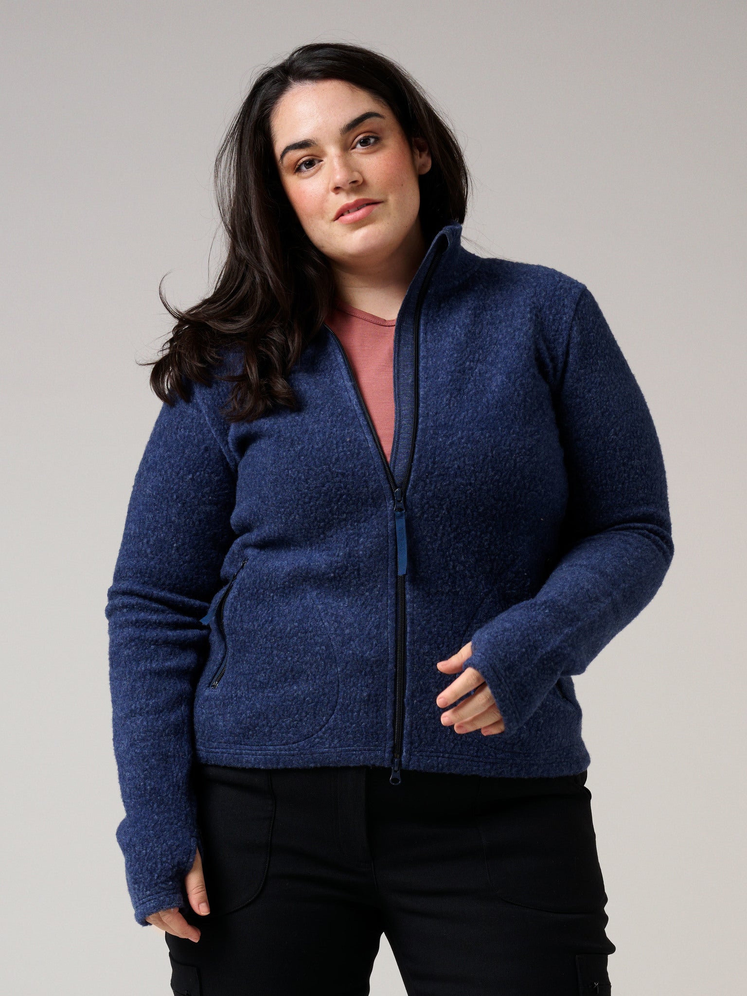 Astrid Wild fleece dam i merino ull och tencel mix - Ada Ullfleece. Marinblå [[XL - 168cm / 5’6'']]